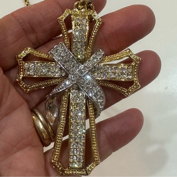 CROSS Large 3.25" Gold Tone Crystal Cross Necklace – Lightweight Statement Piece - Picture 5 of 12
